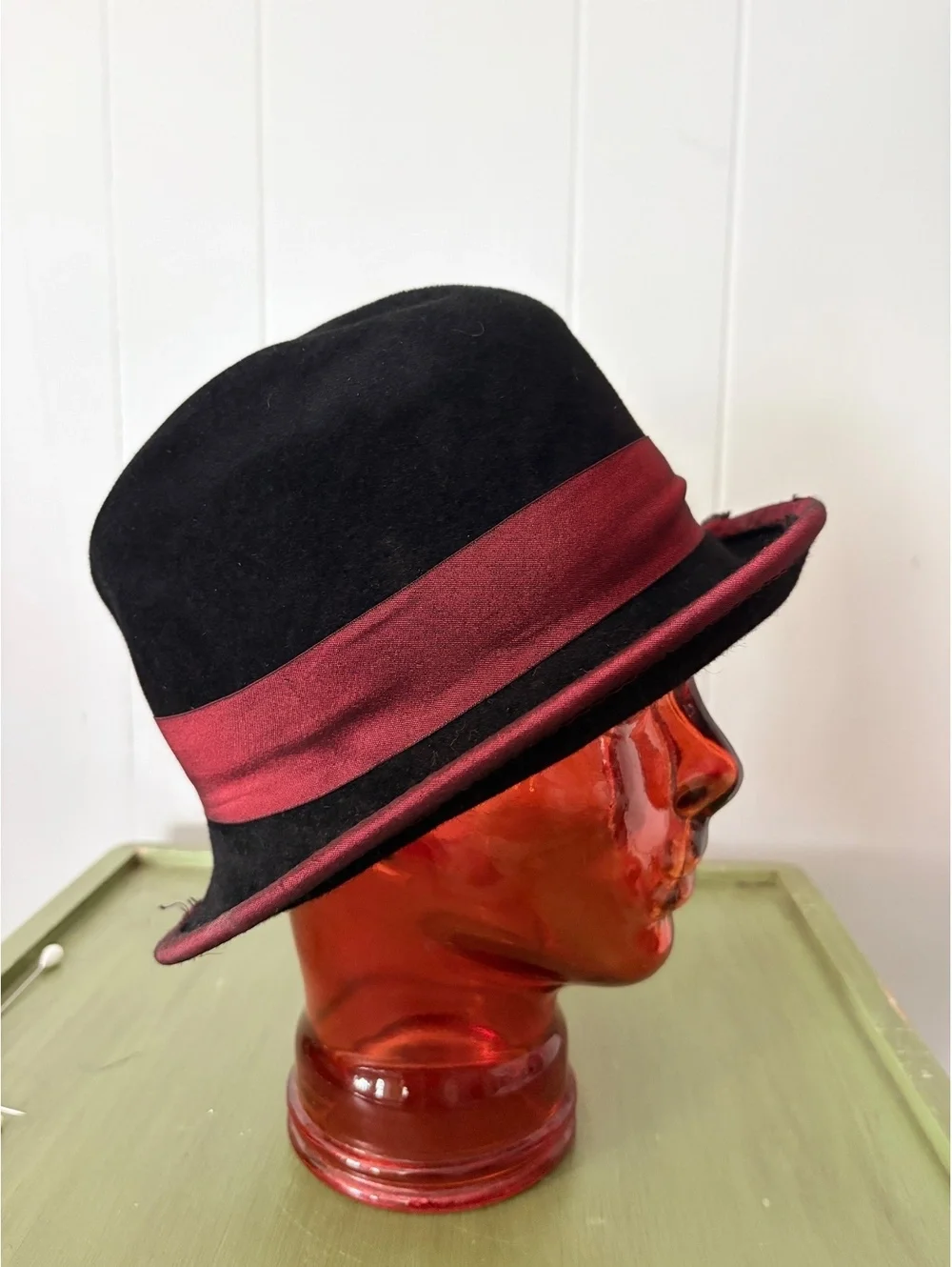 Vintage Louise Green Black Wool Cloche Hat with Burgundy Satin Band and Bow